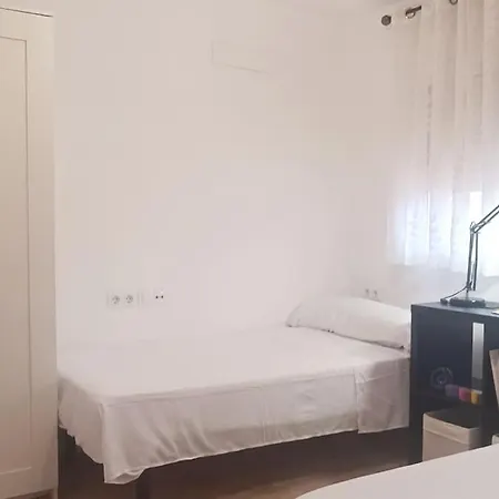 Casa Familiar Patio Y 2 Banos Con Aire Acondicionado * Málaga