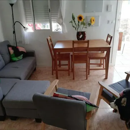 Casa Familiar Patio Y 2 Banos Con Aire Acondicionado Appartamento Málaga